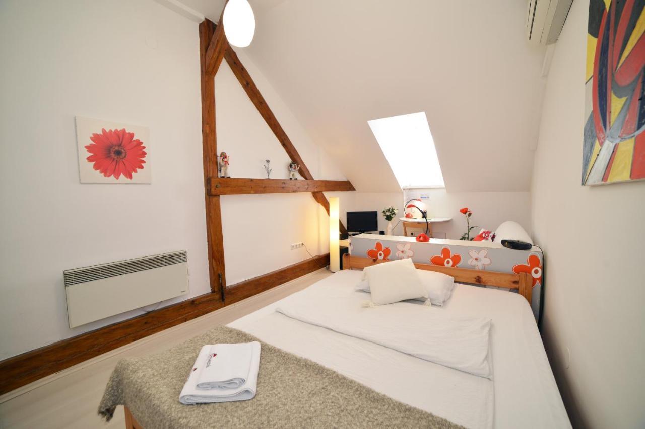 Studio Apartment White Zagreb Luaran gambar